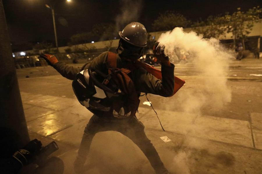 Dos muertos, 94 heridos y 42 desaparecidos deja ataque a manifestantes en Perú