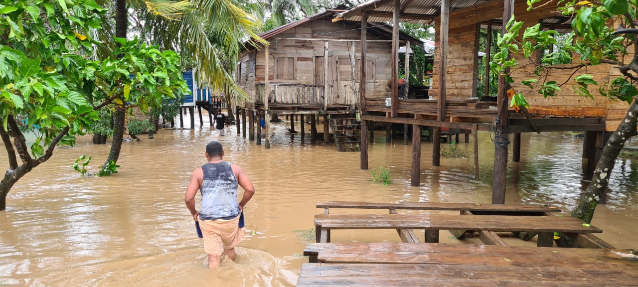 Iota se degrada a depresión tropical en El Salvador