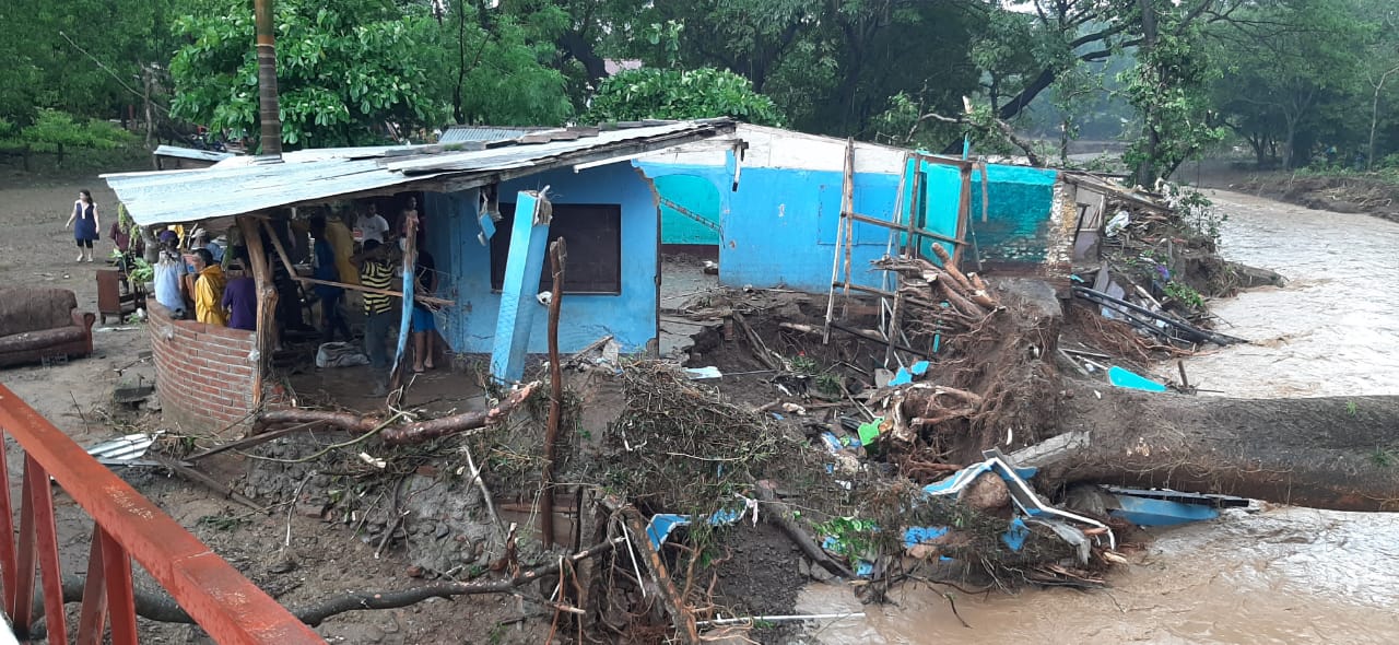 Pobladores de Rivas sufren inundación y destrucción: «Nos quedamos sin nada»