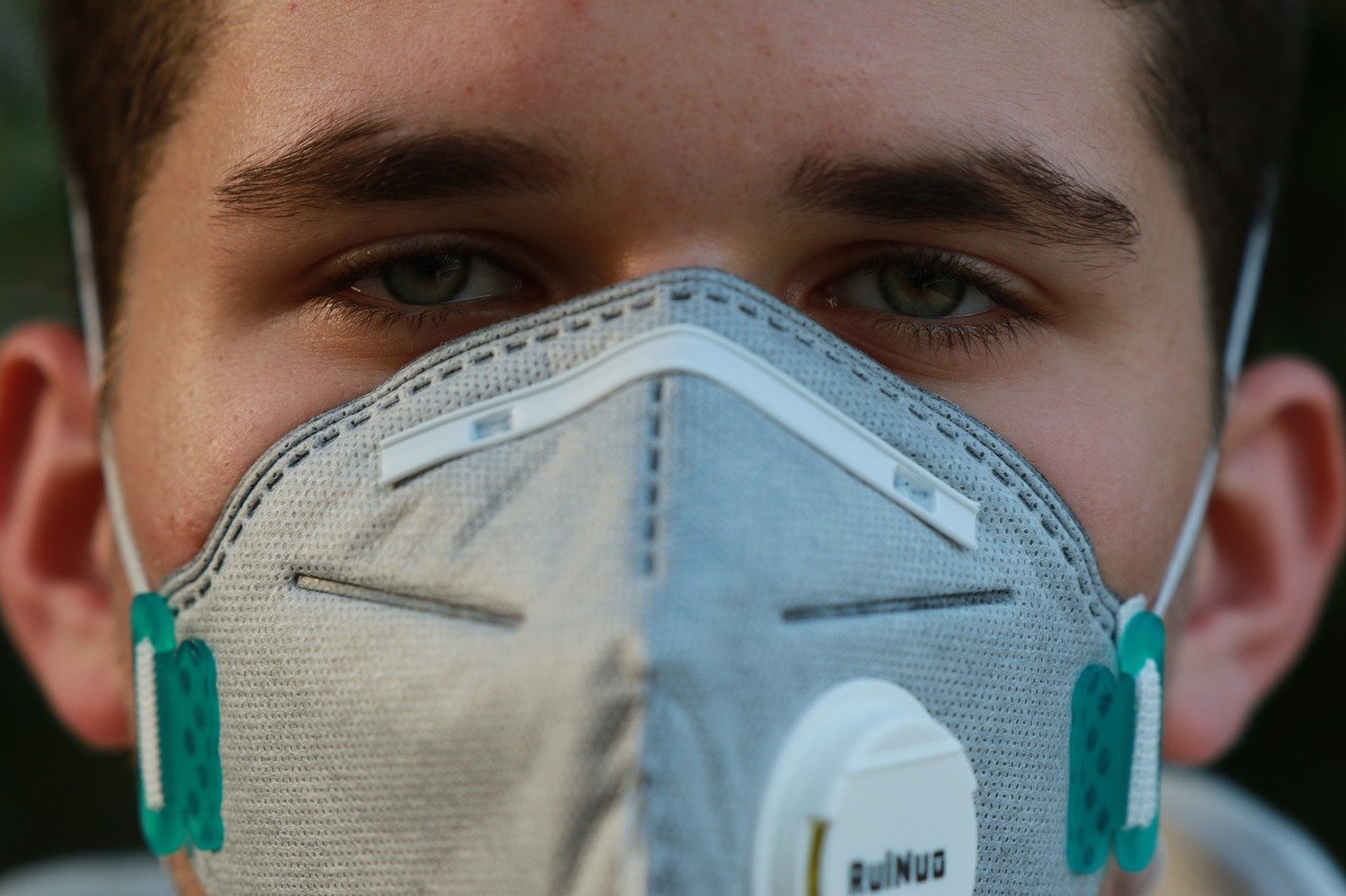 ¿Por qué la OMS recomienda no usar mascarillas con válvula?