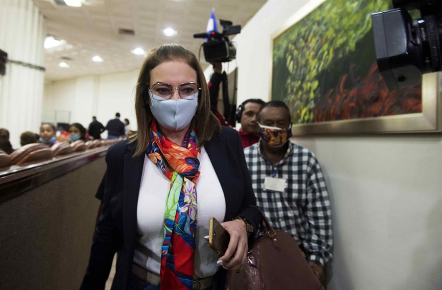 María Fernanda Flores acusa a Osuna de dividir a la oposición nicaragüense