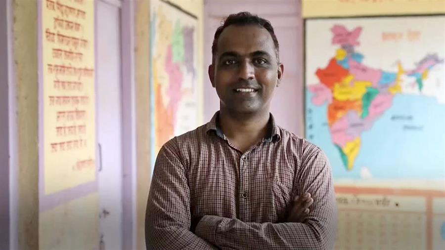 Un innovador maestro indio gana el premio al mejor profesor del mundo