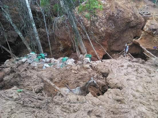 Encuentran a las primeras víctimas del deslave en mina artesanal de Río San Juan