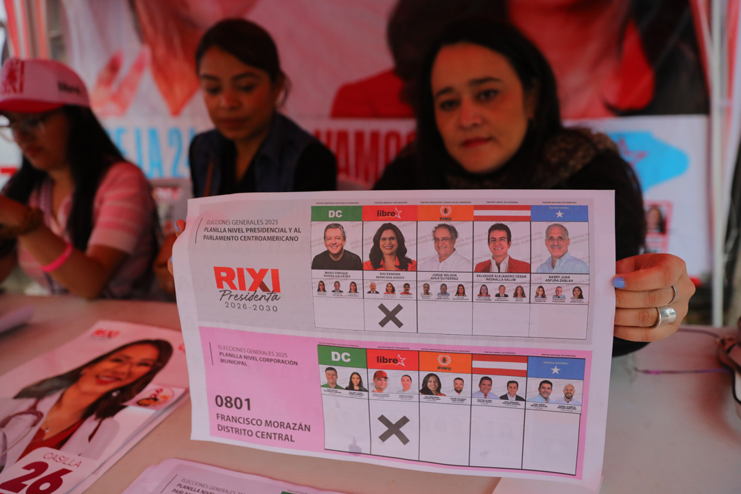 Comienzan los comicios en Honduras que definirán si sigue la izquierda o vuelve la derecha