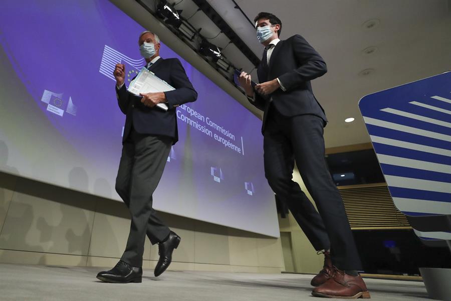 Bruselas no excluye seguir negociando con el Reino Unido durante 2021