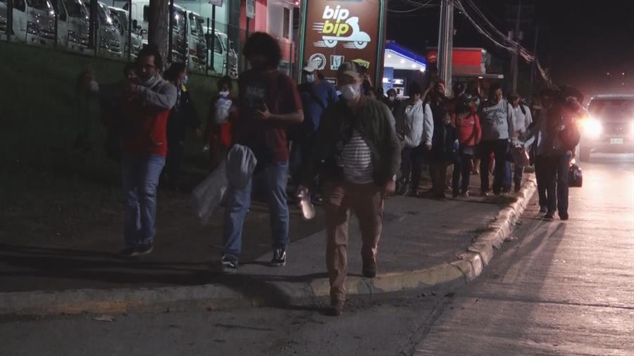 Una caravana de hondureños sale hacia EE.UU. tras el paso de Eta e Iota