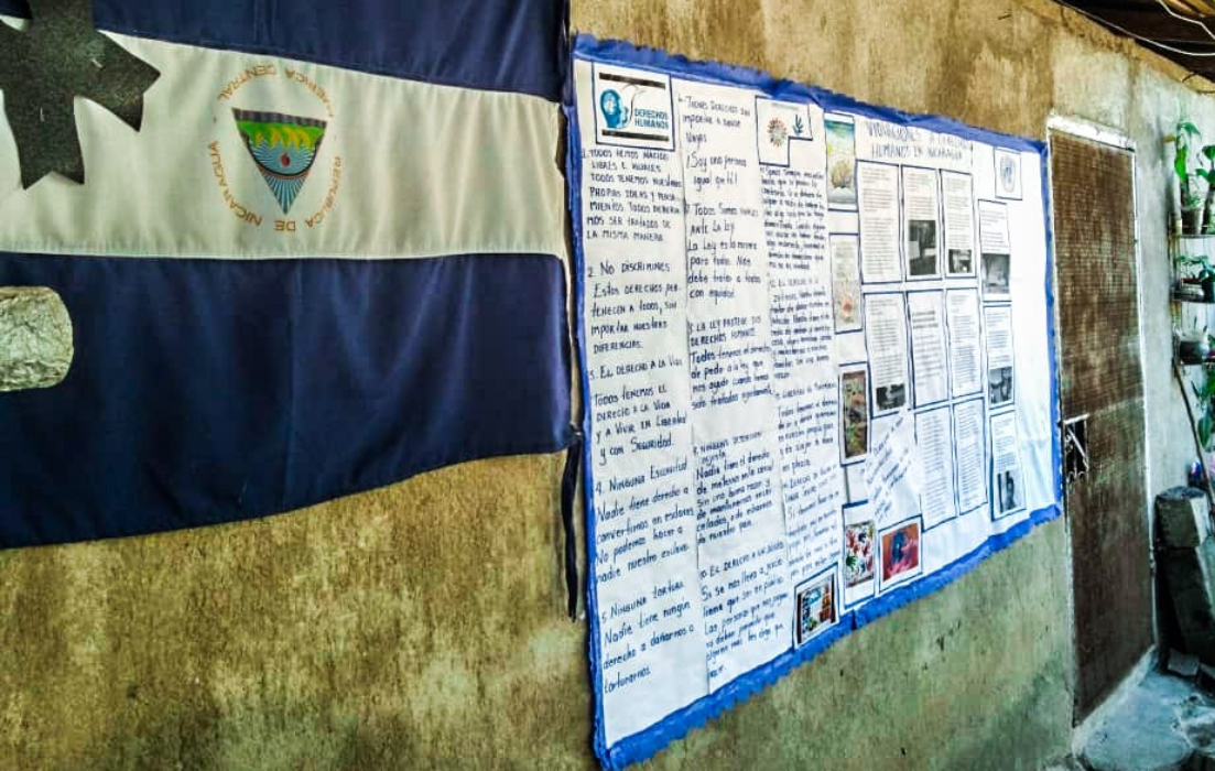 Policía Orteguista amenaza a opositora en Somoto por colocar en su casa un mural sobre derechos humanos