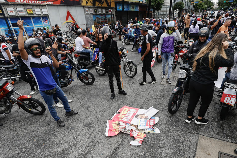 Cientos de motorizados protestan en Caracas contra los resultados de las presidenciales