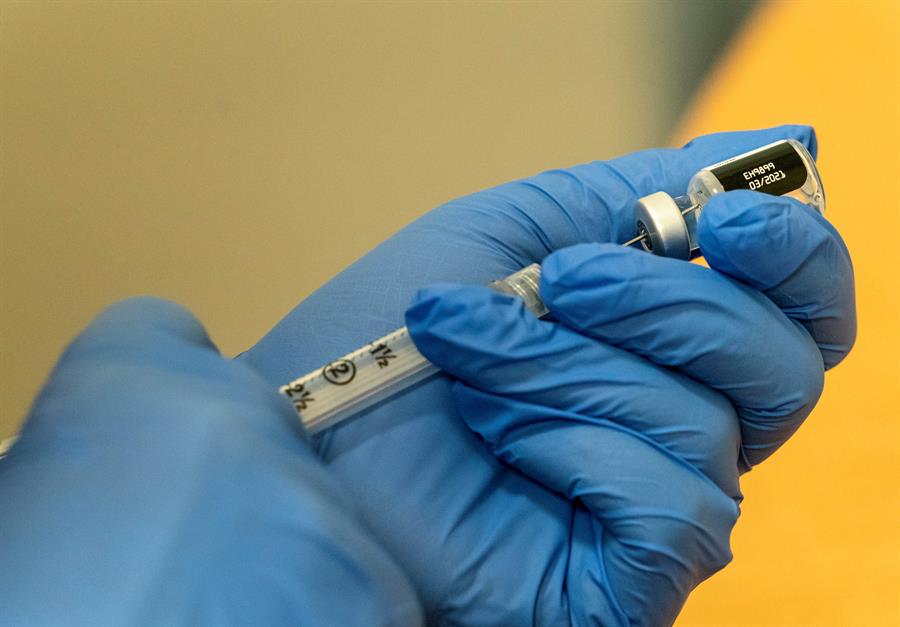 Un tercer sanitario en EE.UU. sufre una reacción alérgica a la vacuna de Pfizer