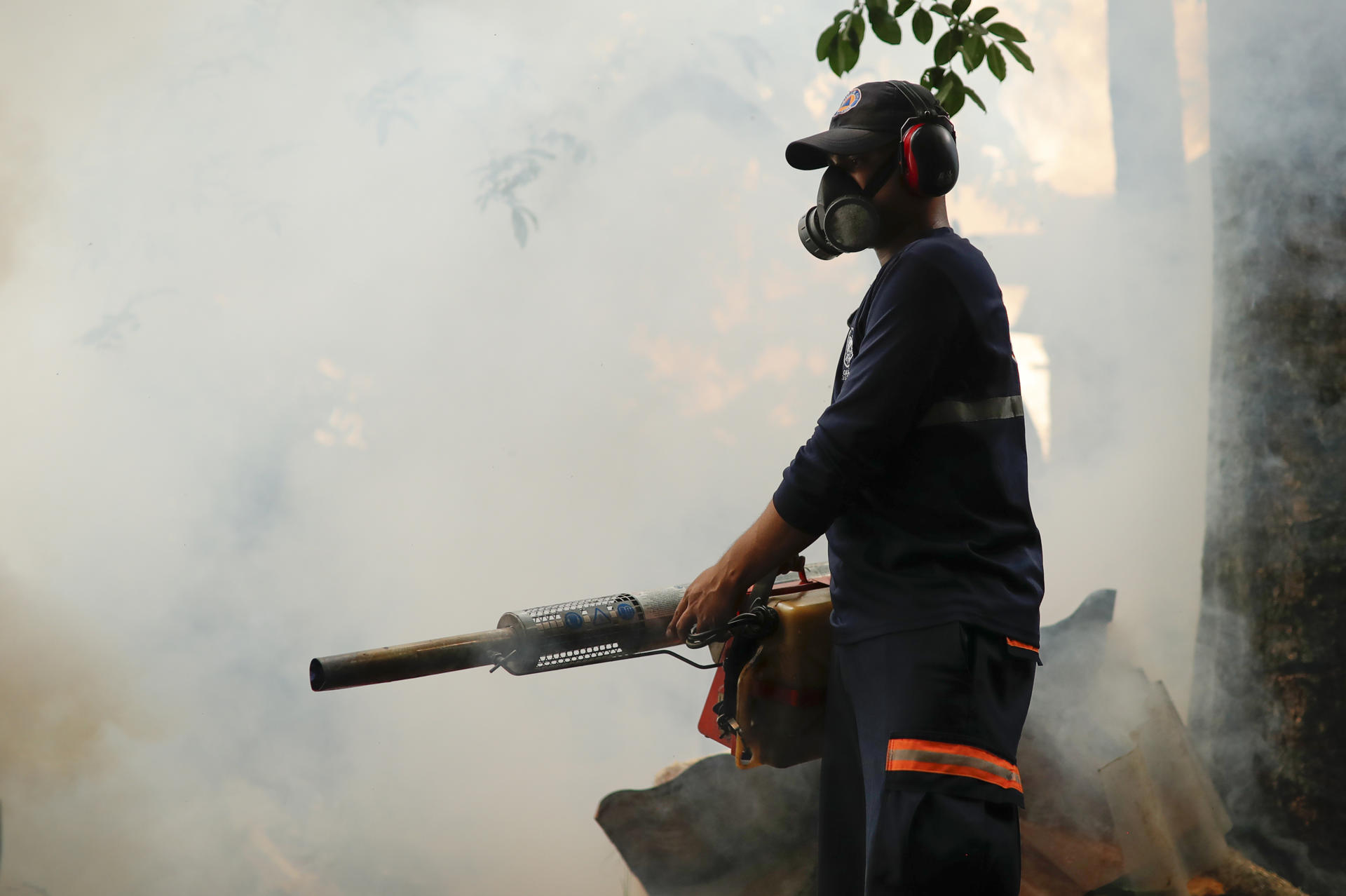 El Salvador intensifica fumigación masiva por aumento de niños hospitalizados con dengue