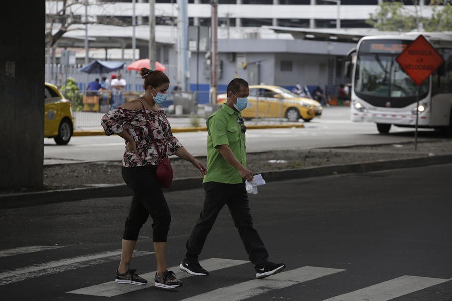 La pandemia asfixia y obliga nuevamente a Panamá al confinamiento