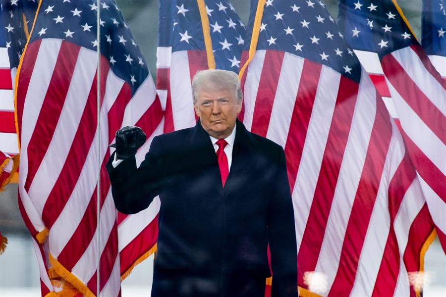 Facebook anuncia el bloqueo indefinido de la cuenta de Trump