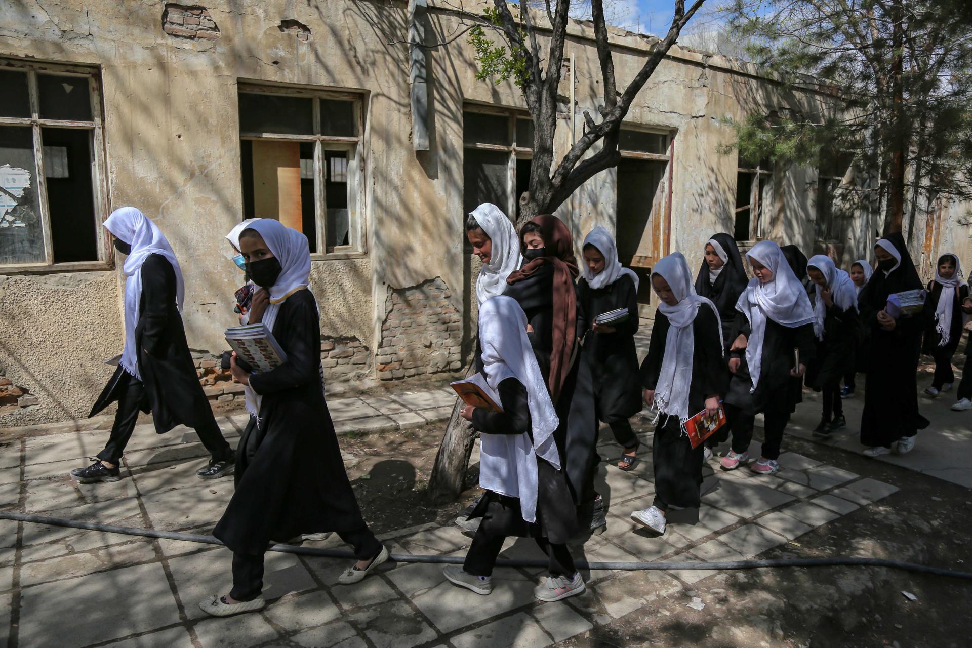 ONU alerta de la «eliminación» de mujeres en la vida pública de Afganistán por parte de los talibanes