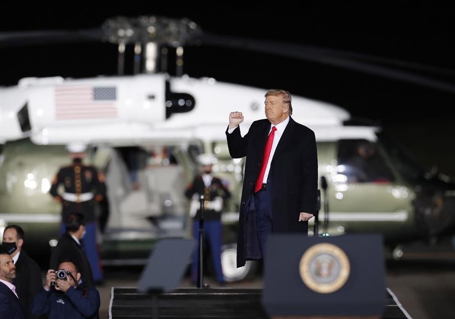 Demócratas planean acusar a Trump de incitar insurrección en juicio político