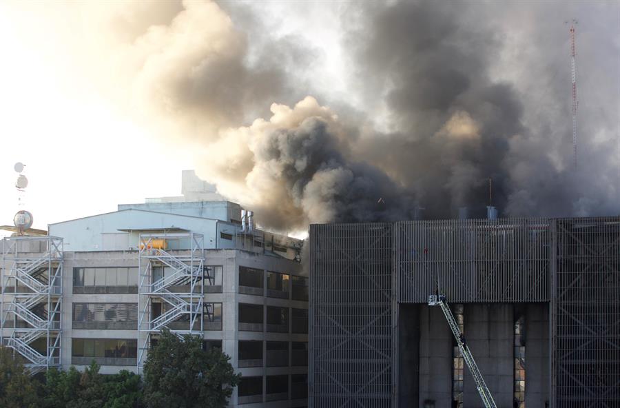 Incendio en Metro de Ciudad de México deja un muerto y 6 líneas sin servicio