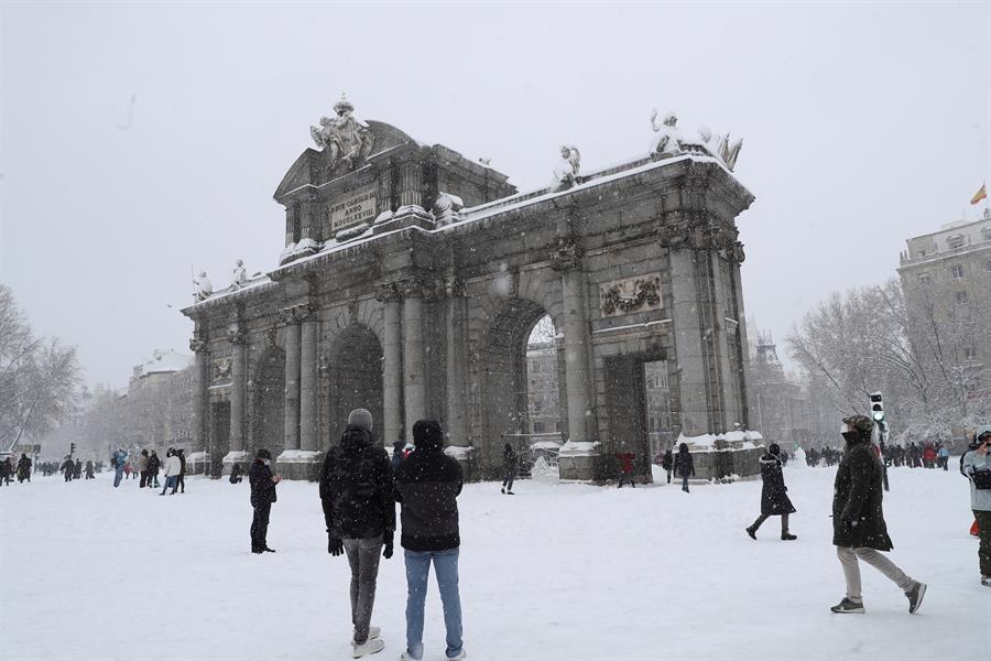 Un temporal causa dos muertos en España y colapsa Madrid con una gran nevada