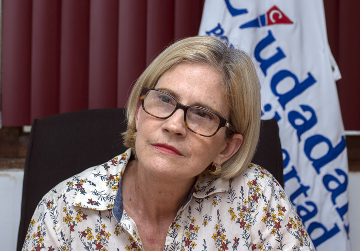 Kitty Monterrey arremete contra la UNAB y la Coalición: “No existen”