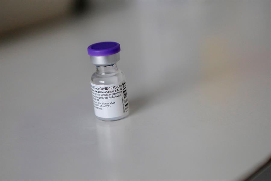 Pfizer confirma la reducción de la entrega de vacunas contra la covid en Europa