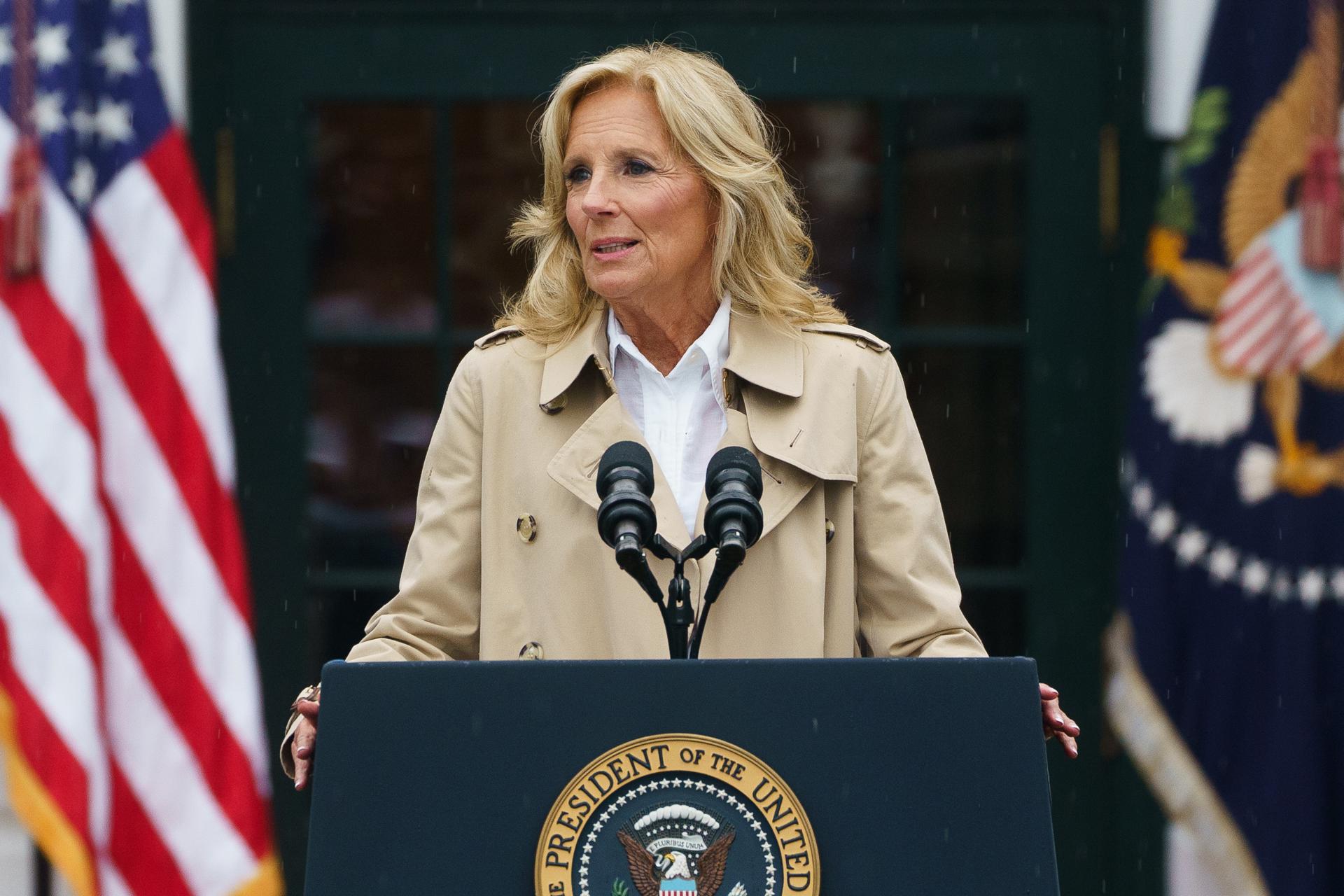 Jill Biden inicia una gira por estados clave para captar el voto de los militares