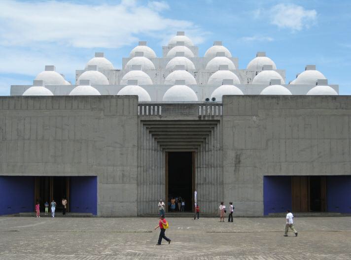 Policías vestidos de civil entran a Catedral de Managua para fotografiar a los feligreses