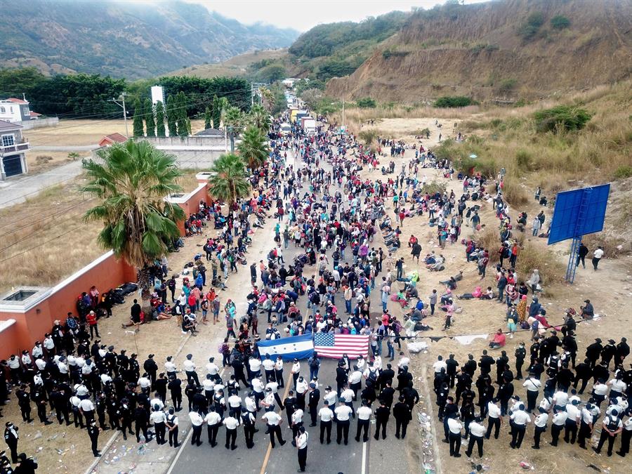 Guatemala disuelve con el uso de la fuerza a caravana migrante hondureña