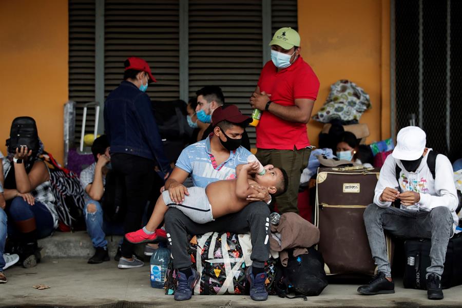 Más de un centenar de nicaragüenses varados en Panamá claman ayuda para volver al país