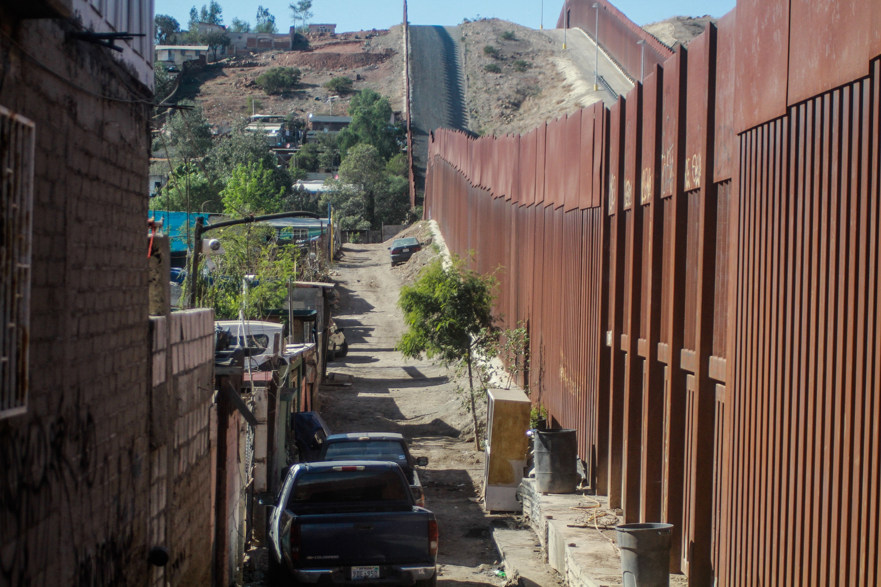 Sin muro, los migrantes varados en Tijuana ven esperanza para llegar a EE.UU.