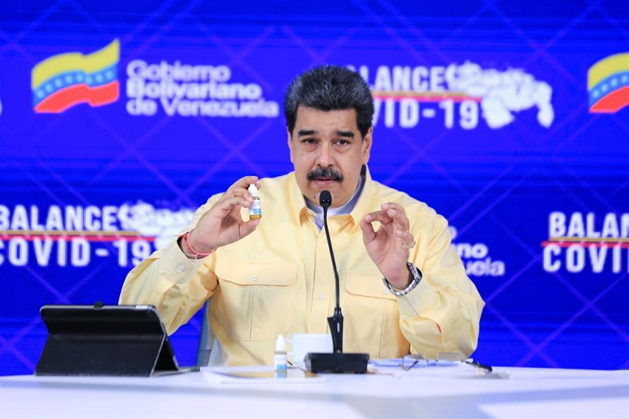 Maduro presenta unas gotas «milagrosas» que «neutralizan» el Covid-19 y las mandará a Nicaragua