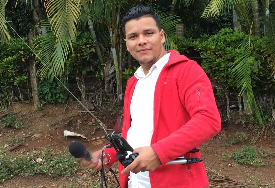 «Ahorita no hay ley», respondió policía a periodista que fue esposado por filmar detención violenta de un ciudadano