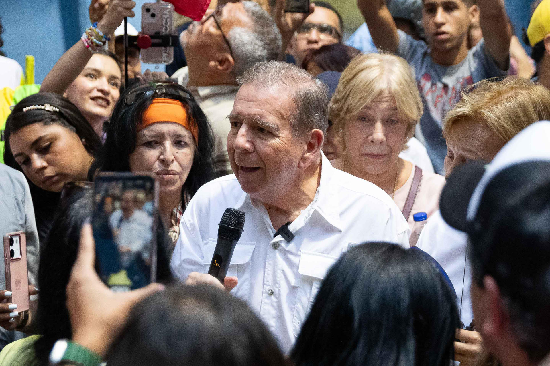 González Urrutia se pierde acto de campaña por resfriado y niega sufrir enfermedad grave