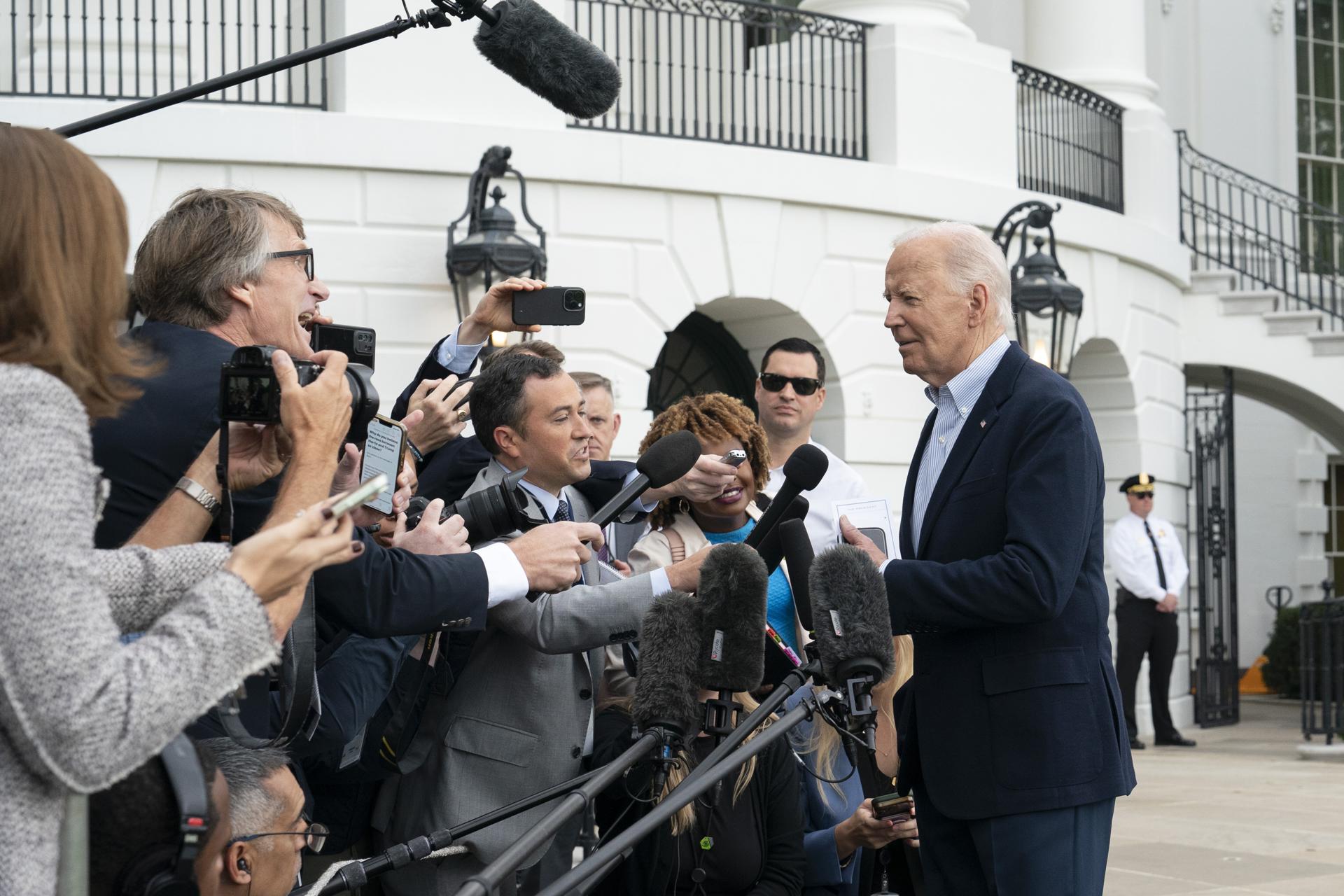 Biden dice estar hablando con Israel sobre un ataque a instalaciones petroleras de Irán