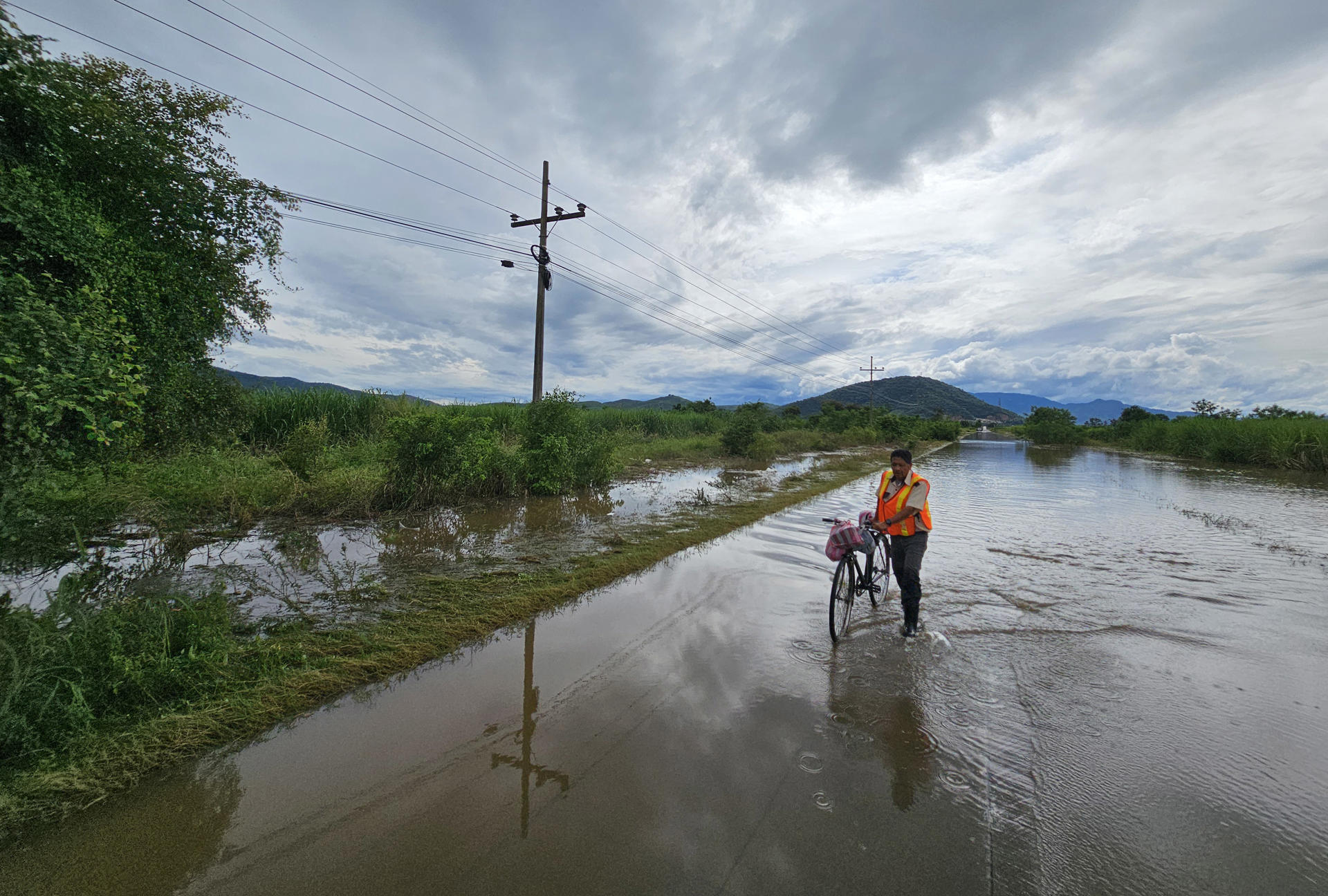 La cifra de albergados en El Salvador por lluvias a causa de Sara aumenta a 701 personas