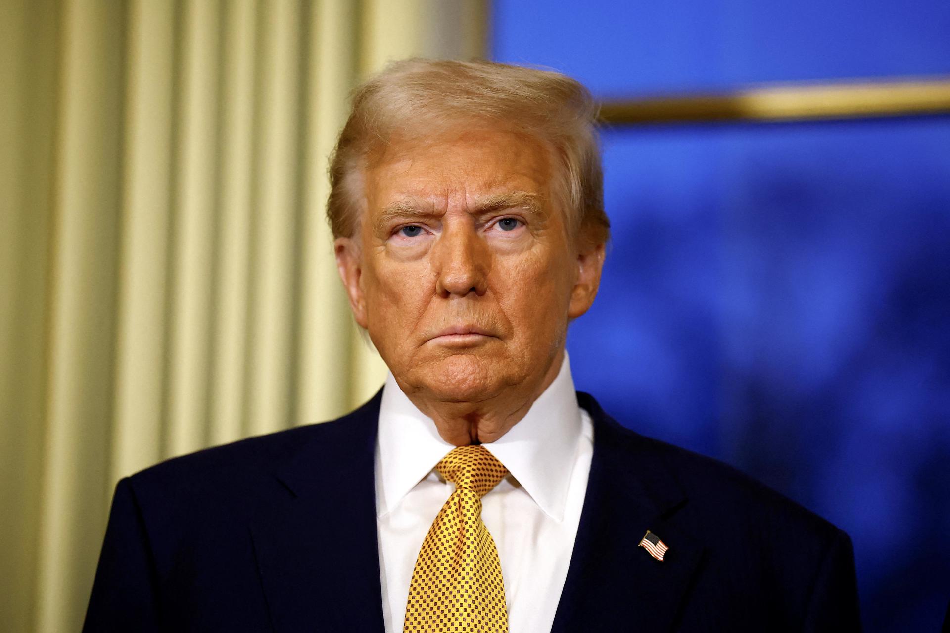 Trump dejaría que agentes migratorios entren a bodas y funerales
