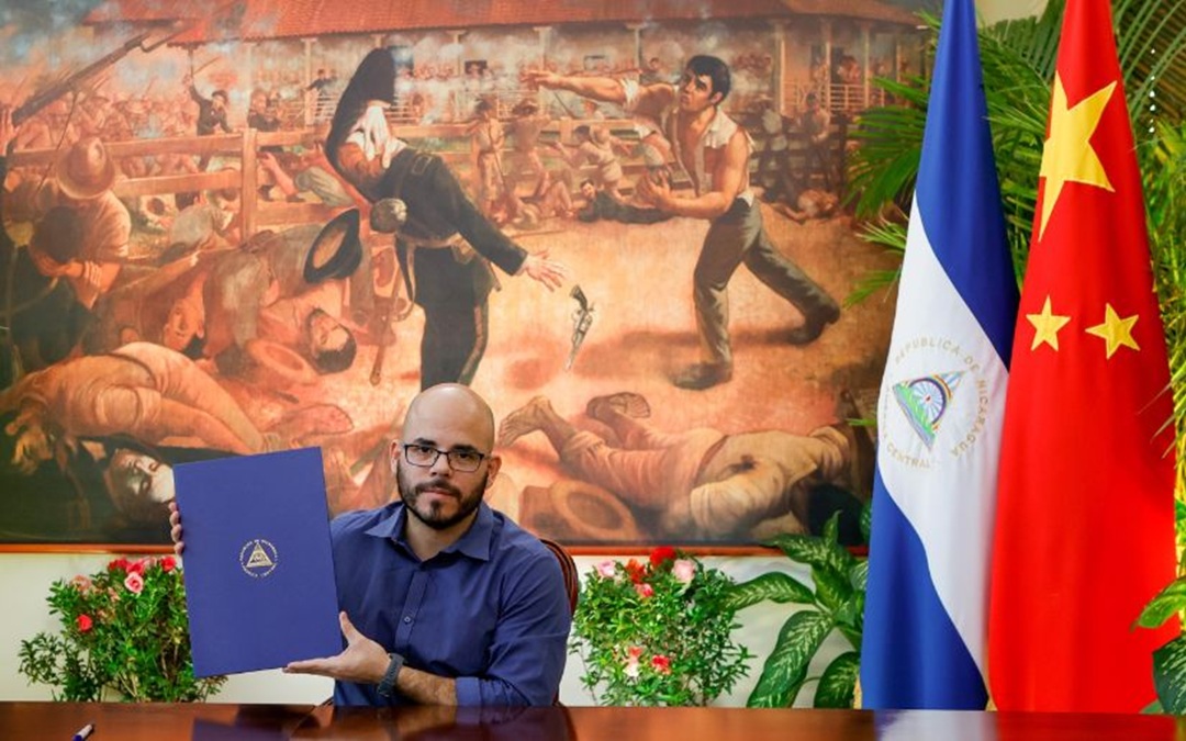 Ortega y Murillo otorgan plenos poderes a su hijo Daniel Edmundo para firmar acuerdo con medios rusos