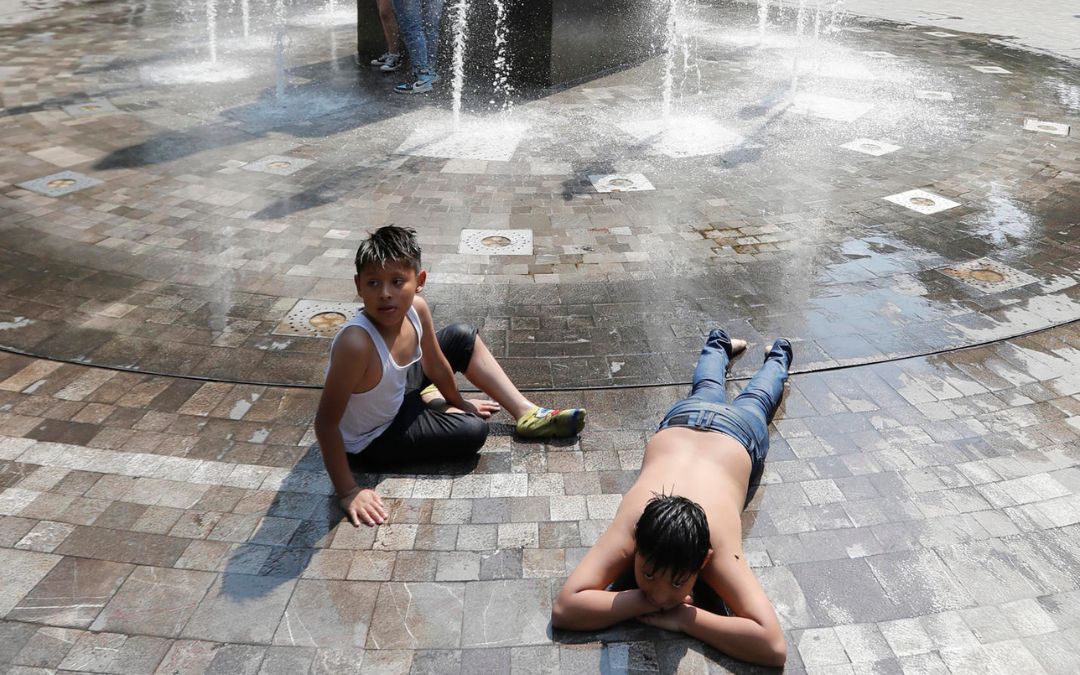 Reportan 10 posibles muertes por ola de calor de más de 50 grados en el centro de México