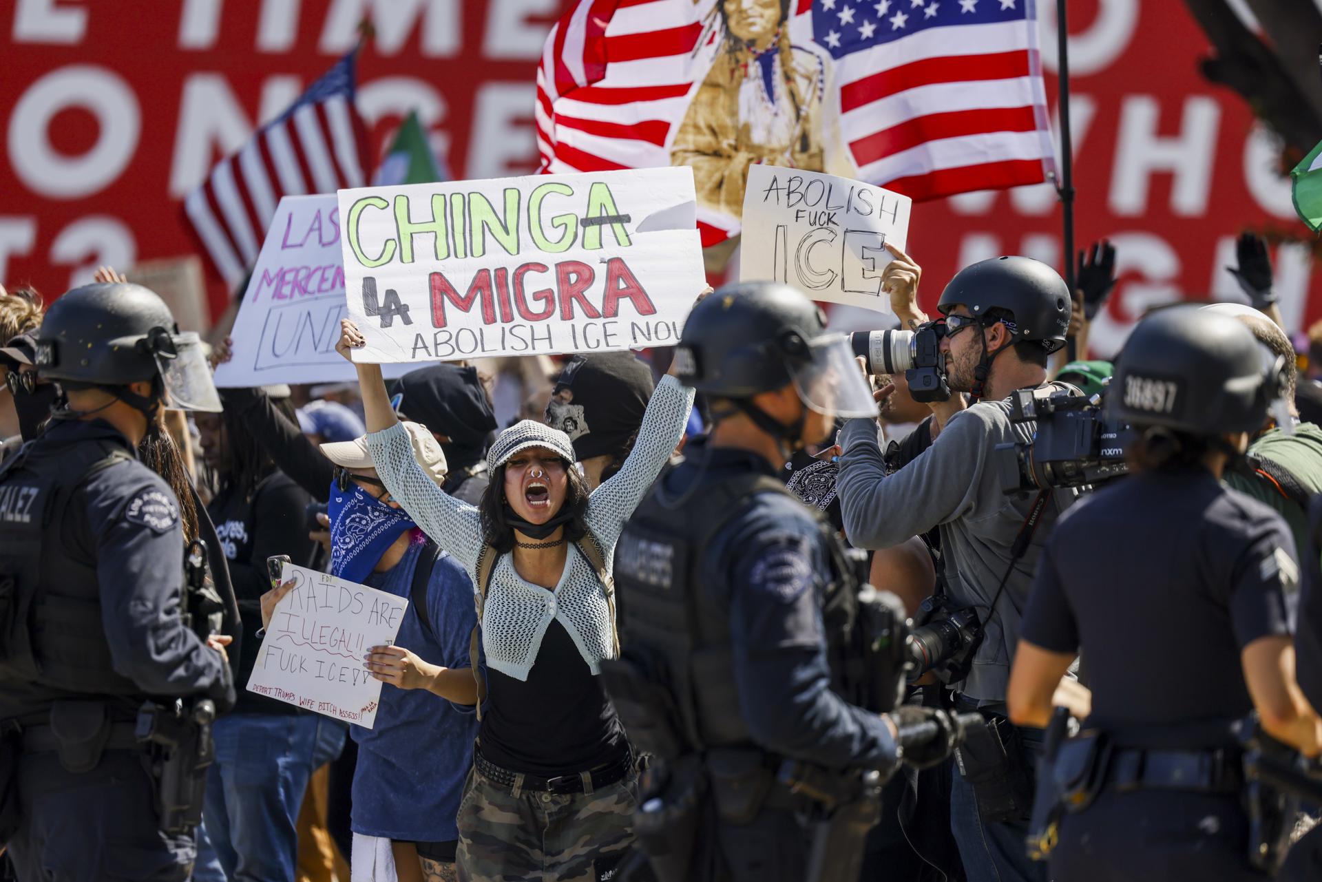 “Qué vergüenza”, grito unísono de los manifestantes en Los Ángeles por redadas migratorias