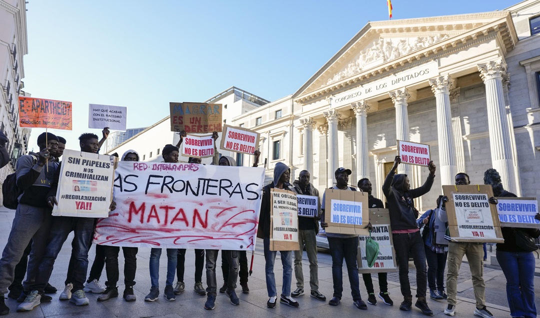 España legalizará a medio millón de inmigrantes irregulares