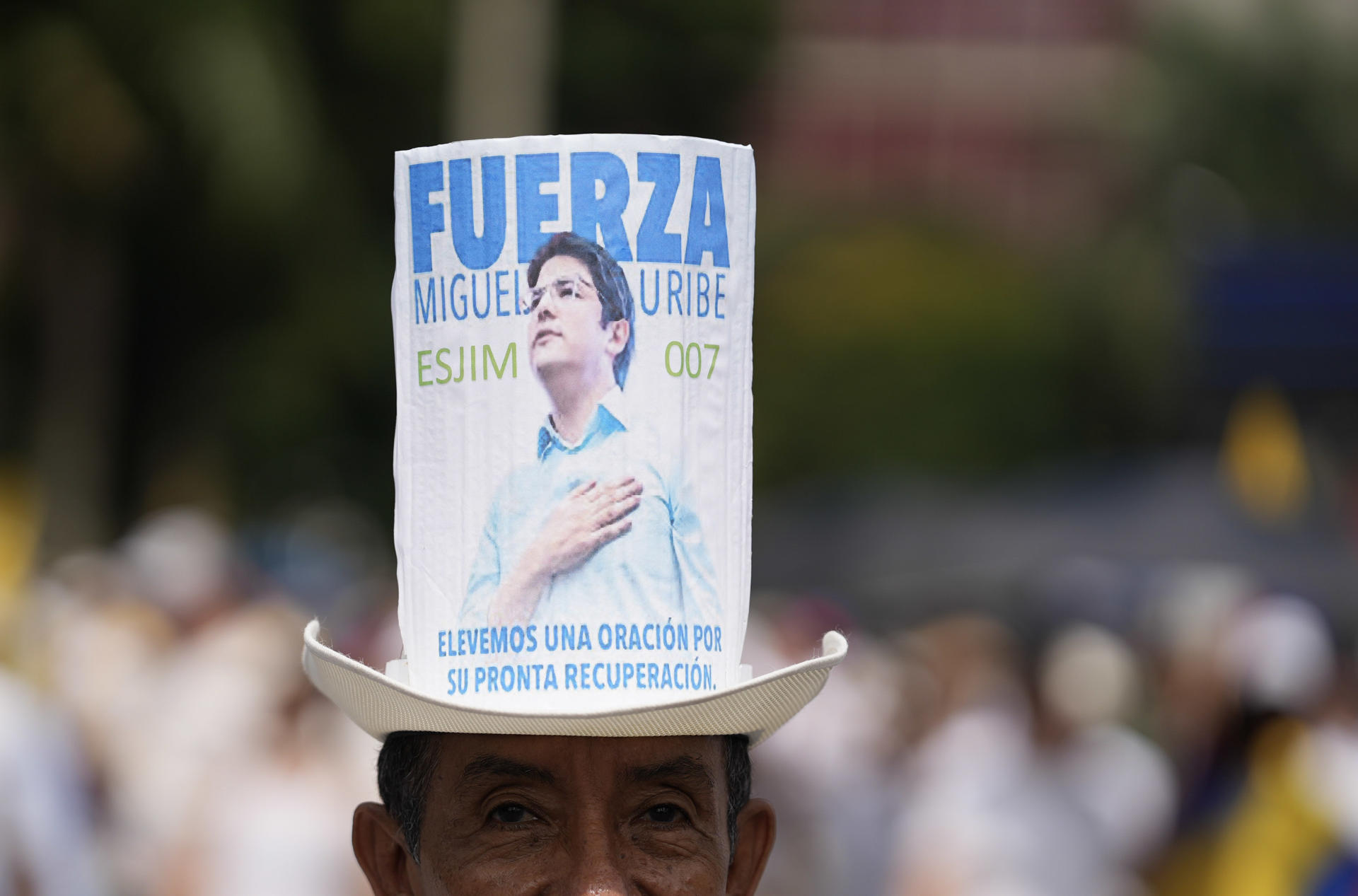 El senador Uribe Turbay es llevado a una cirugía de urgencia por nuevo sangrado cerebral