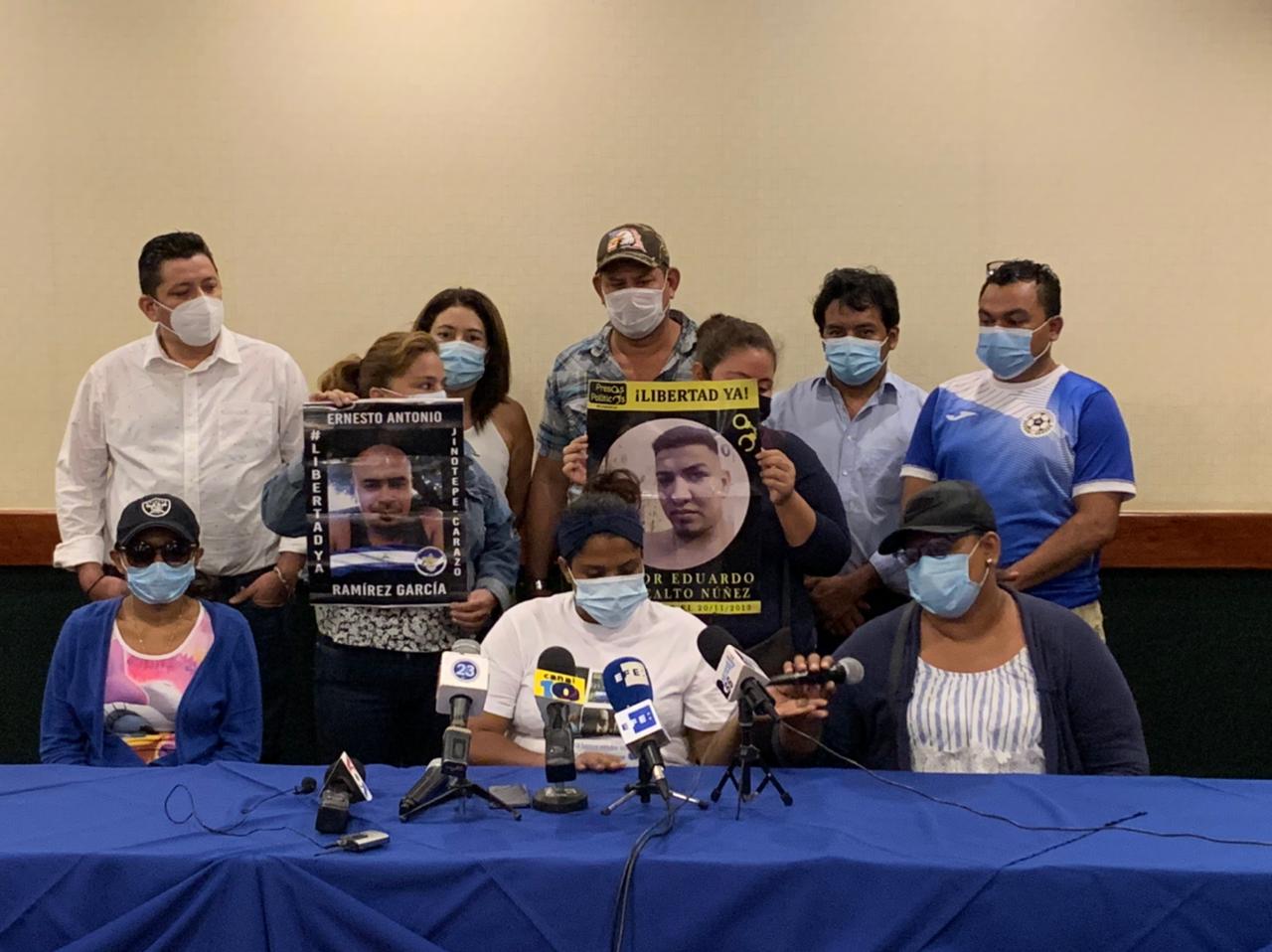 «Ni el pinol dejan pasar a los presos políticos», denuncian familiares obligados a firmar documento a favor del régimen