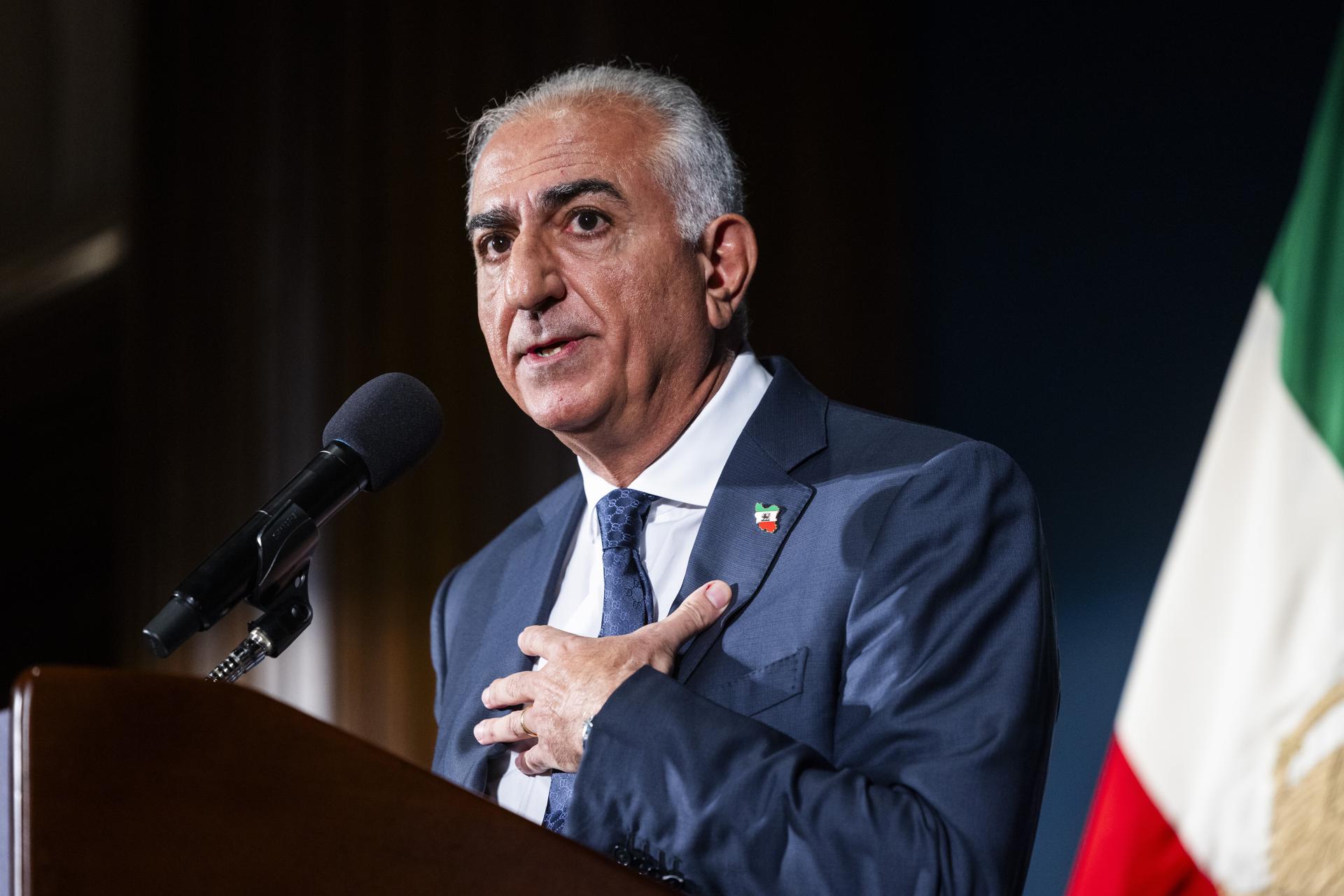 Heredero del sah de Irán pide «presión» al régimen iraní y propone un plan de transición