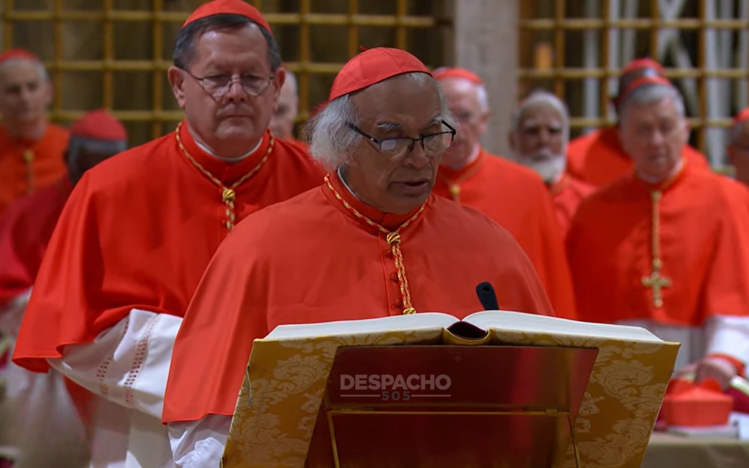 El cardenal Brenes jura guardar el secreto del cónclave y se encierra en la Capilla Sixtina para elegir Papa