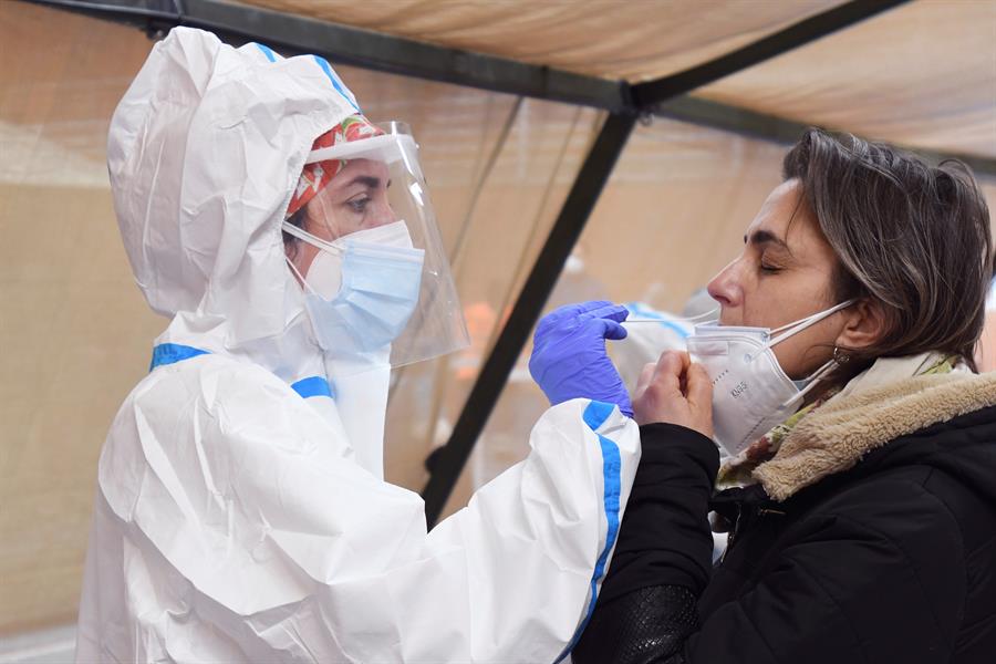 La Sanidad agotada al cumplirse un año de que la covid se detectó en España