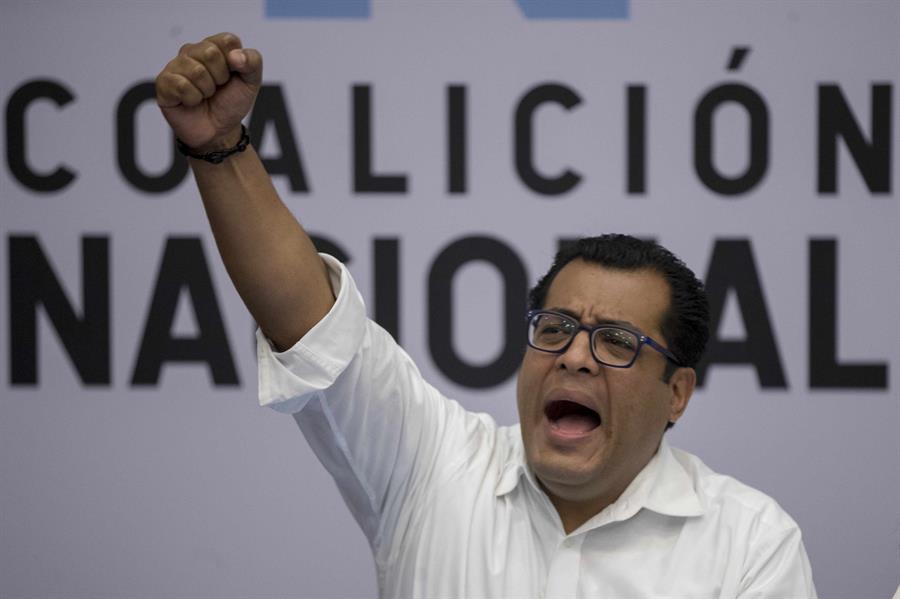 Félix Maradiaga es el primer precandidato de la Unidad Nacional Azul y Blanco