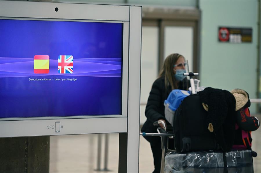 España amplía la exigencia de PCR para ingresar de 15 países de Latinoamérica