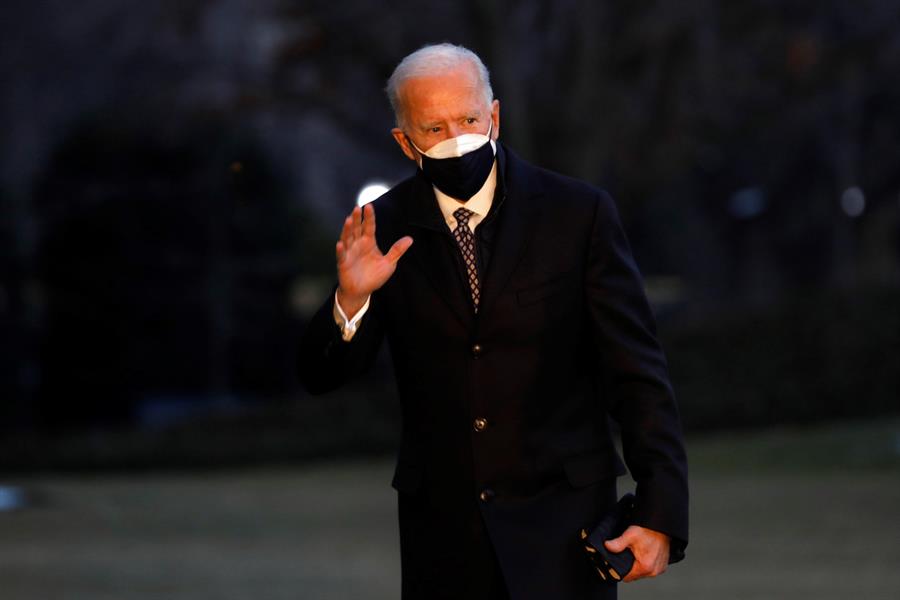El primer mes de Biden: un récord de decretos y escollos en el Congreso