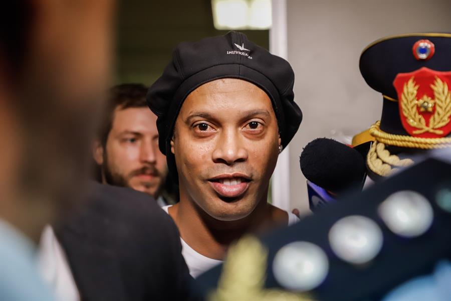 Fallece de Covid-19 la madre del exfutbolista brasileño Ronaldinho Gaúcho
