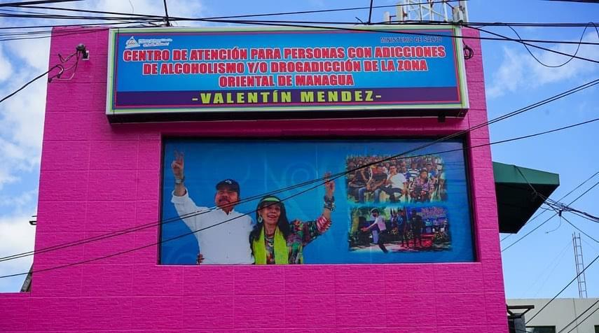 Ortega y Murillo convierten 100% Noticias en un «altar para exaltar su imagen»