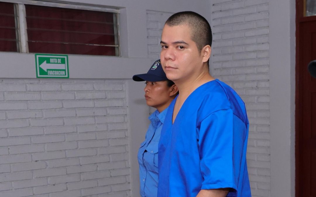 Canal 4 fuerza a doctor Yerri Estrada a declarar que recibe “buen trato” en prisión