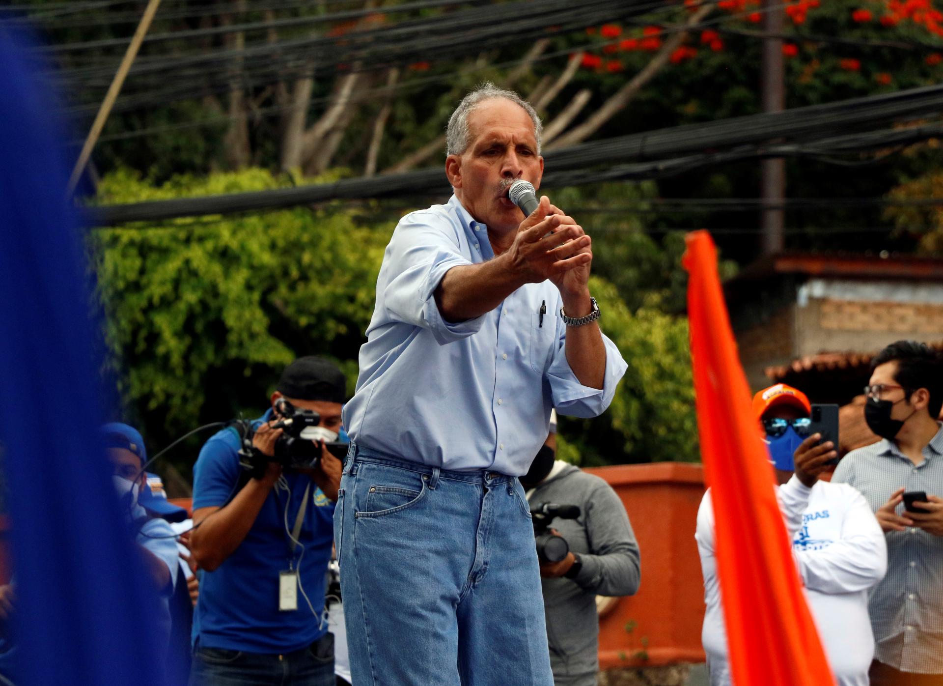 Prohíben salir del país a exalcalde de Tegucigalpa acusado de «drenar» fondos y lavado