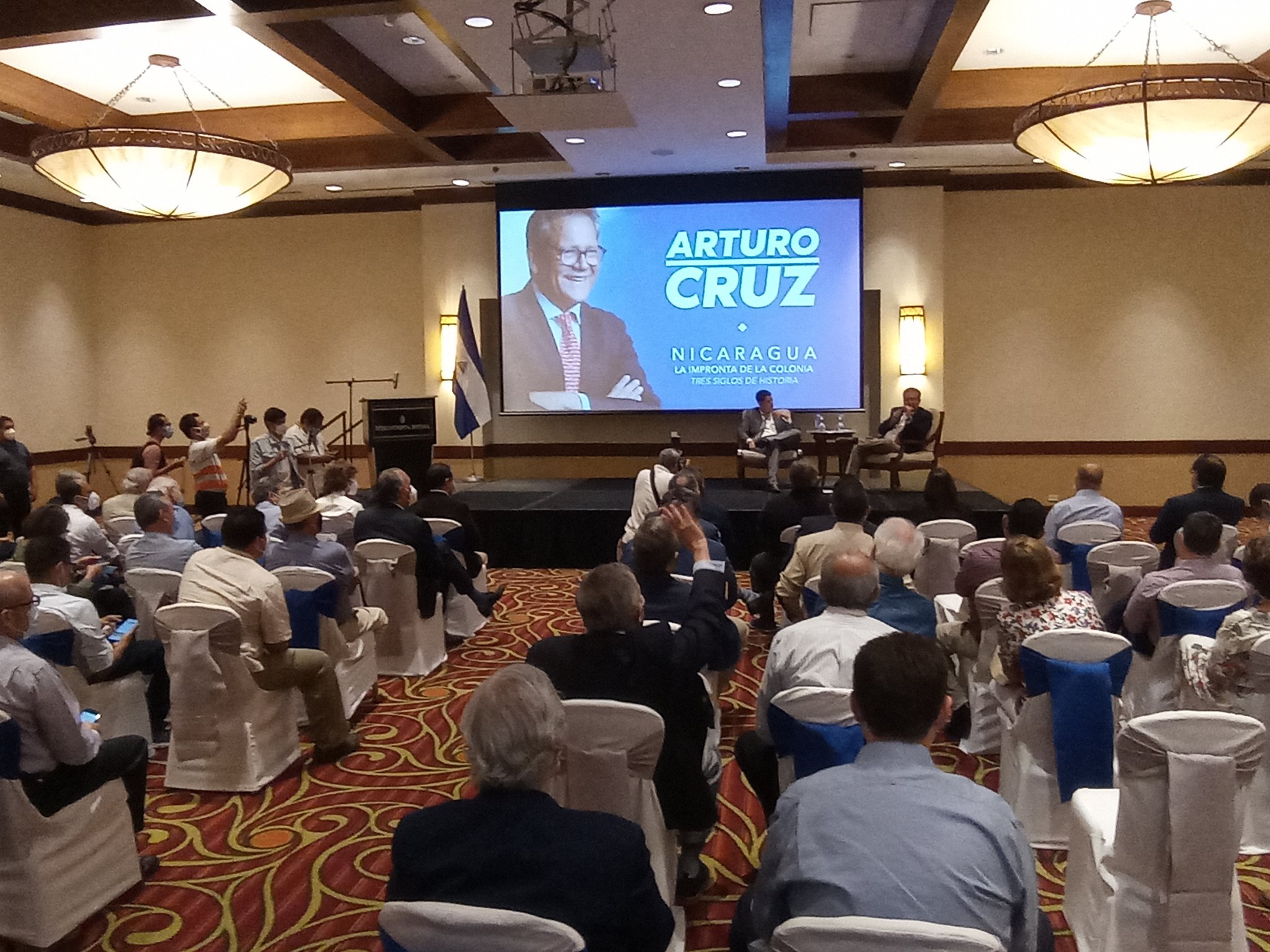 Arturo Cruz expresa interés de ser precandidato a la Presidencia en la casilla de CxL